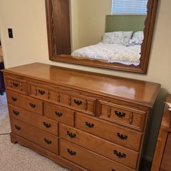 Vintage Dresser & Mirror Combo / Beautiful Pieces!!!