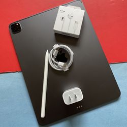 Apple IPad Pro 12.9” 4th Generation (2020/ Face ID/Liquid Retina) 256GB with pen, keyboard & Accessories 