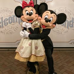 DISNEYLAND SWEETHEARTS NITE TICKETS