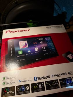 Pioneer DMH-W3000NEX WIRELESS CarPlay like new