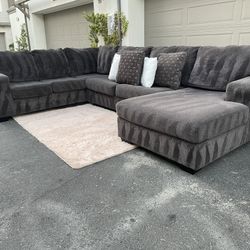 Huge Dark Grey Sectional Couch From Ashley Furniture In Excellent Condition- FREE DELIVERY 🚚