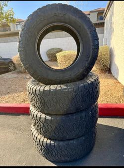 Maxxis RAZR AT tires P 285 70 R17