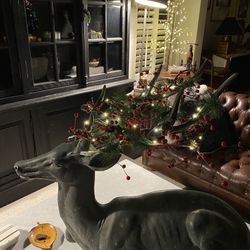 Beautiful Chesterfield Sofa. No Cushions To Sag.