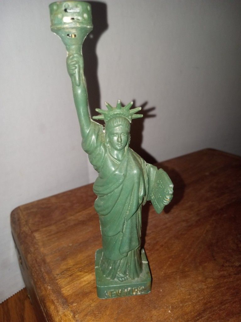 Rare Vintage Statue Of Liberty Collectible Cigarette Lighter Listed $73 Plus ---My Price $40 Firm Works ,100%