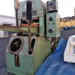 Hydraulic press with heater