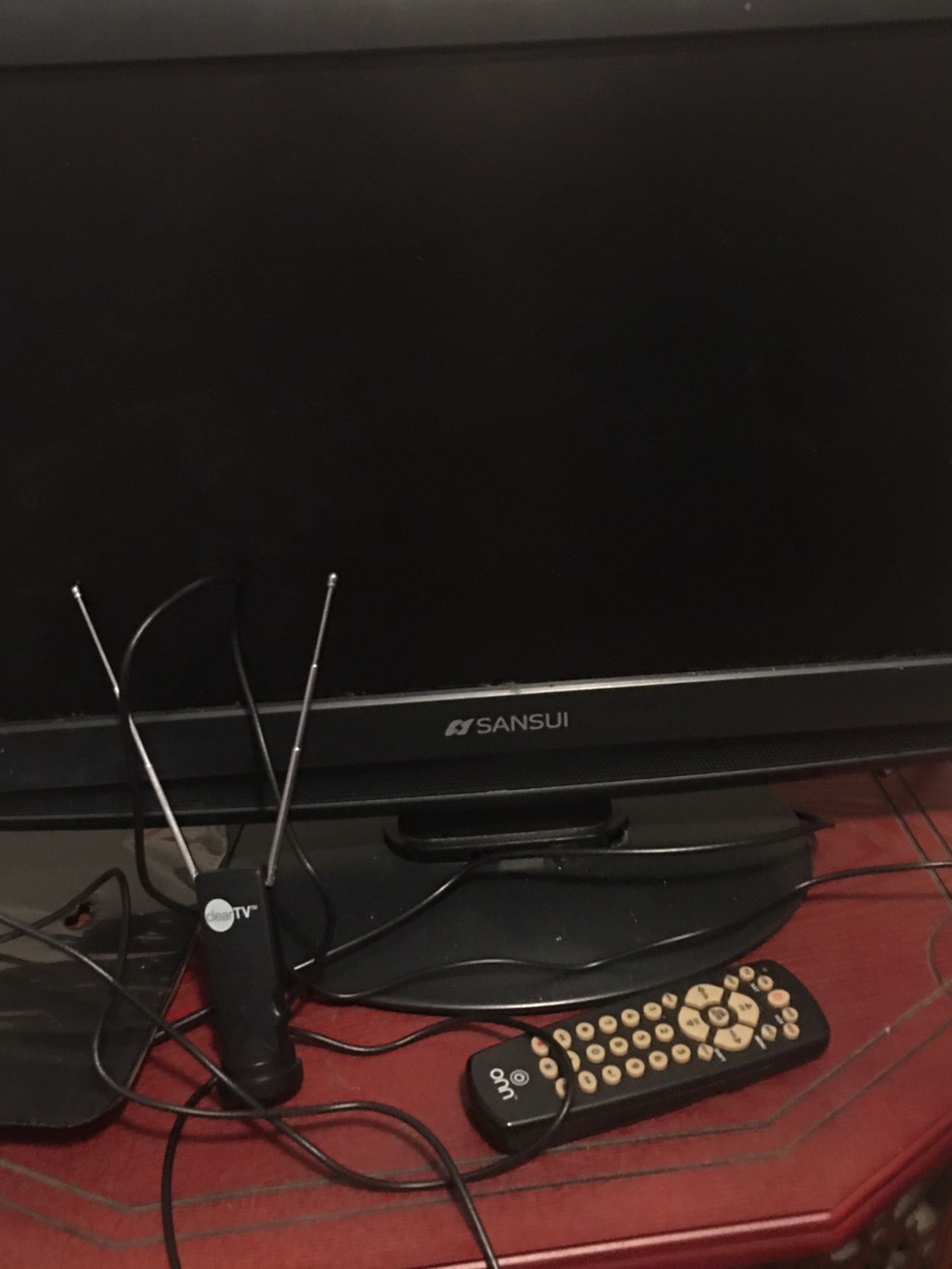 19” TV And Antenna w Remote