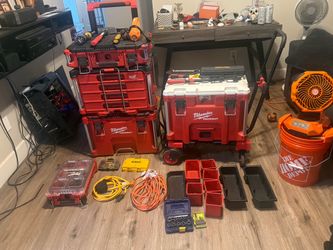 Milwaukee packout rolling tool set