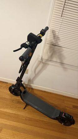 NIU KQi100F Electric Scooter – Like New, Box + Kryptonite U-Lock & Cable