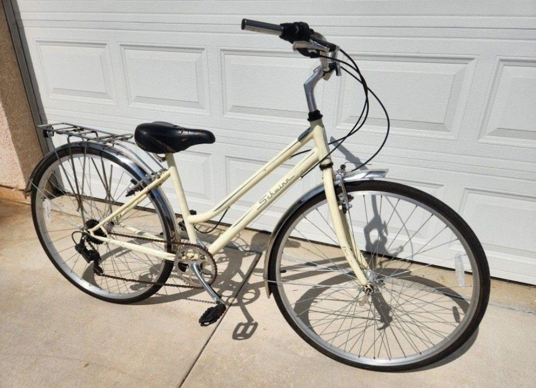 Schwinn Women's Gateway 28" Hybrid Bike