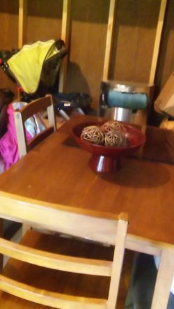 Dinette set. 4 chairs
