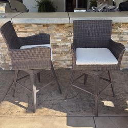 Outdoor wicker (rattan-style) counter-height bar stools