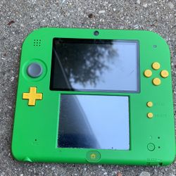 Nintendo 2 DS Does not have SD card.With charger and stylus