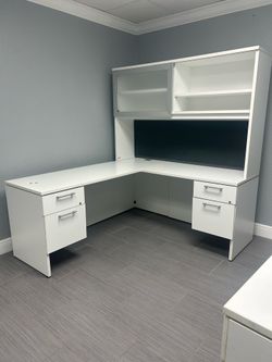 L shape desk setup with hutch