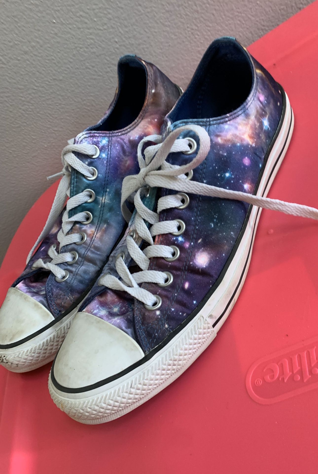 Men’s Galaxy Converse size 9