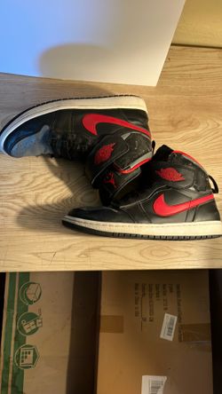 Air Jordan 1 FlyEase High Black Smoke Grey & Red Swoosh Logo Size 10 Men’s