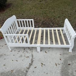 Toddler bed