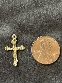 14K yellow gold nugget cross pendant