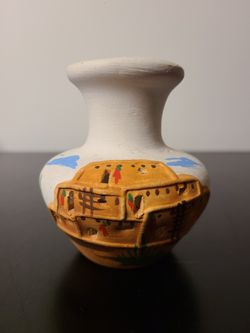 Small Southwest pueblo style vase