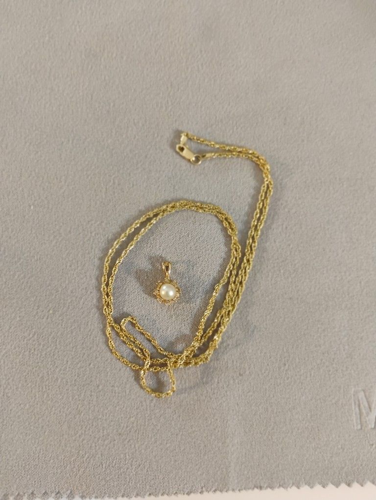 10k Pearl And Diamond Vintage Town And Country  Pendant, Also 10k Chain.
