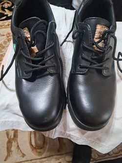 NON-SLIP WORK SHOES WITH METAL BUCKET.  USED ​​ONCE. ZAPATOS DE TRABAJO  CON CUBO METÁLICO 