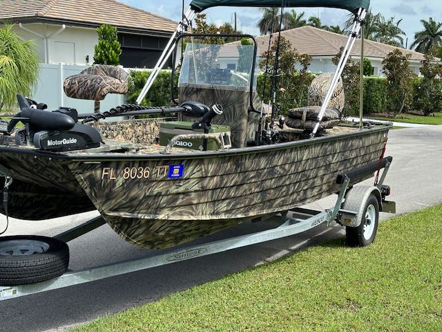 2024 33rd Strike Group 16’ center console