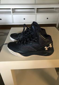 Under Armour boys 5.5