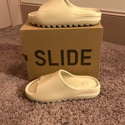 Yeezy Slides Bone Size 9
