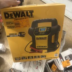 DEWALT DXAEJ14 1600 Peak Amp Jump Starter with Digital Compressor and USB Power Bank. 
