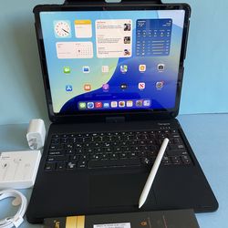 Apple IPad Pro 12.9” 5th Generation (M1 chip/ Face ID/2021) 128GB with pen, keyboard & Accessories