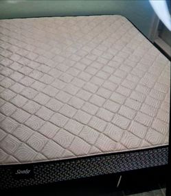 Queen mattress and box spring