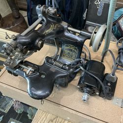 The American Blind Stitch Sewing Machine 682D