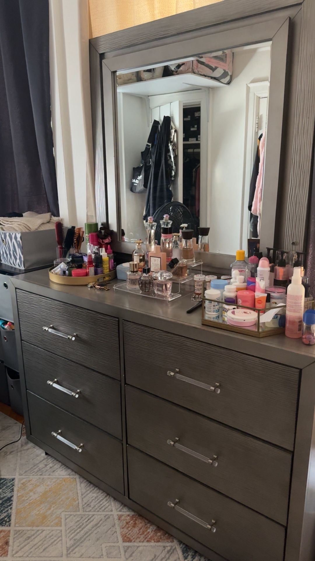 Dresser With vanity mirror