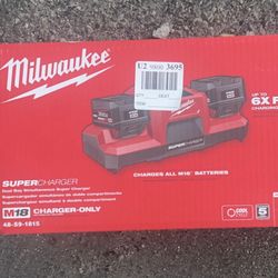 M18 18V Dual Bay Simultaneous Super Charger