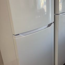 New Frigidaire. 14 Cubic Feet. Apartment Side 