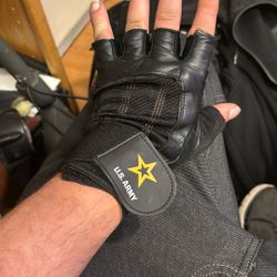 Fingerless Padded Gloves