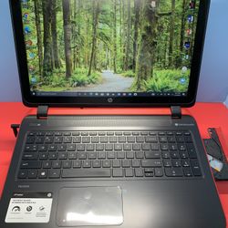 HP…TOUCHSCREEN  & BLUETOOTH …128..SSD...8.0 RAM . READY FOR CLASSES ON LINE OR WORK FROM HOME MADE 