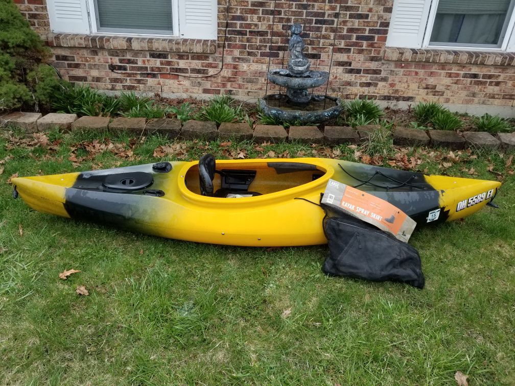 9.5 ft Old Town Otter Sport Kayak with new $60 skirt!