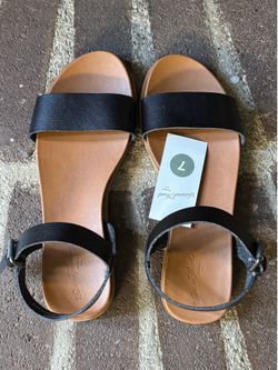 BAND NEW SANDALS SIZE 7