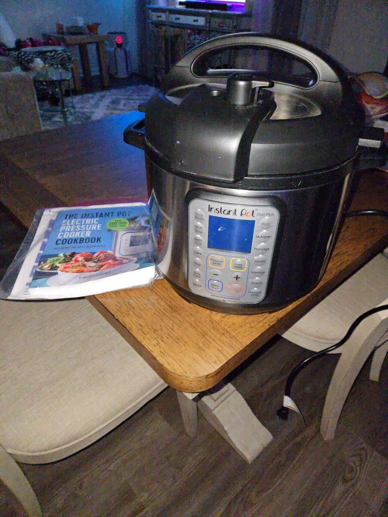 Pressure Cooker With Cookbook