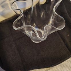 Vintage hand blown clear glass hankercheif vase