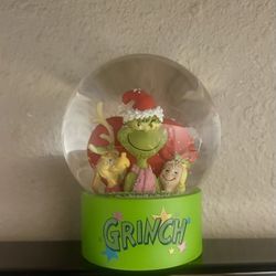 The Grinch Snow Globe