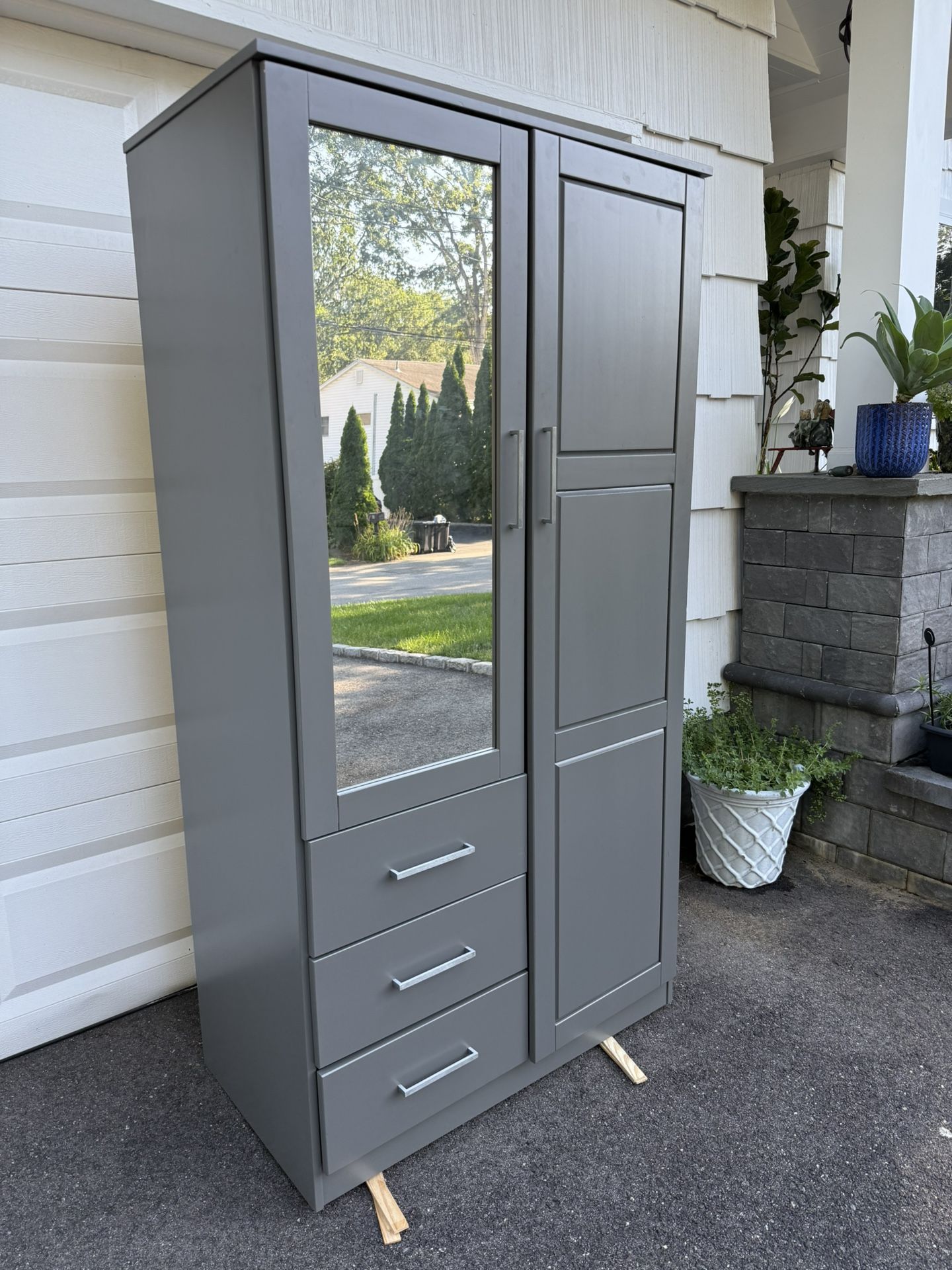 New Contemporary Wardrobe Unit