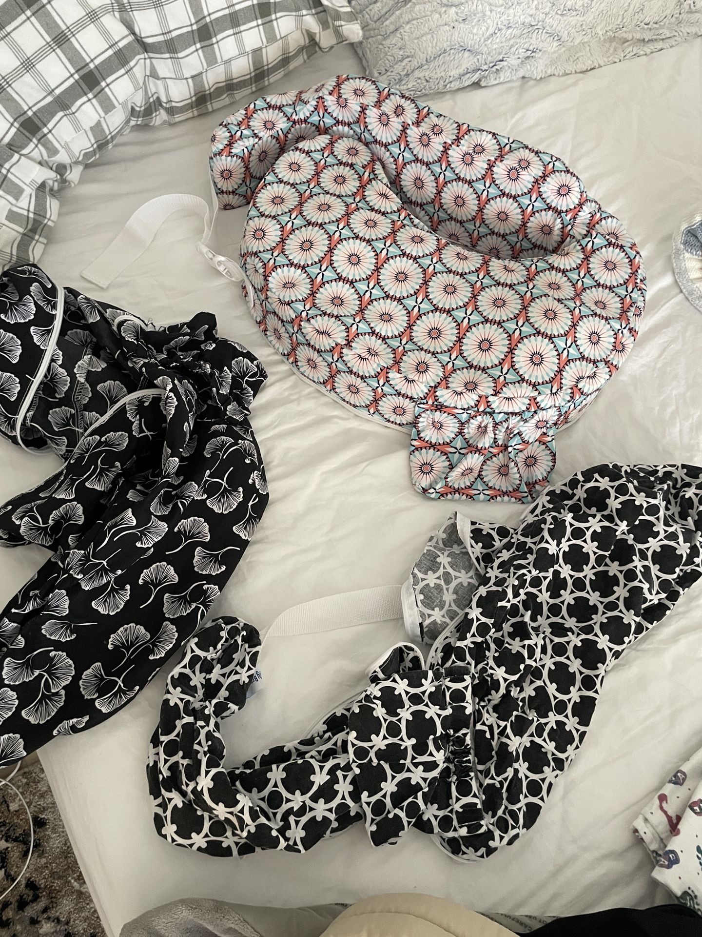 My Brest Friend Nursing Pillow- Includes Extra Covers And Travel Pillow