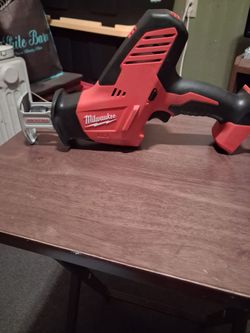 Milwaukee m18 hacksaw