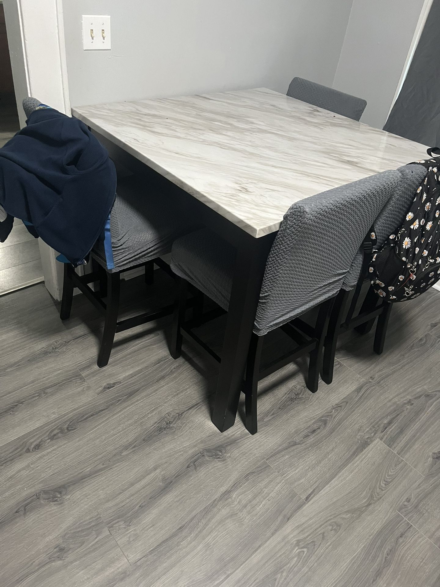 Dinning Table & Chairs