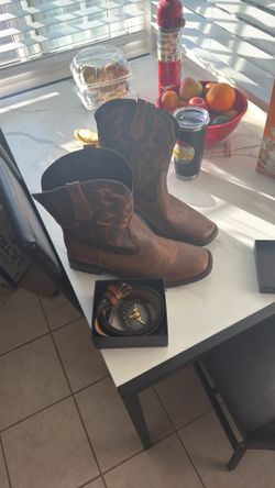 Men’s size 13 cowboy boots with belt
