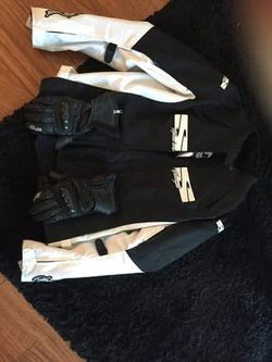 Motorcycle jacket and cloves