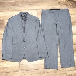 Kenneth Cole Reaction Gray Pinstripe Rayon 2 Piece Suit Set 42S 35W x 28L