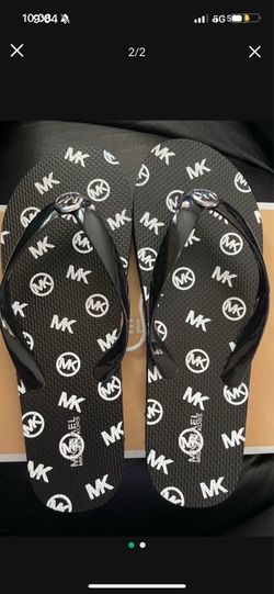 Michael Kors Flip Flops Size 10 NEW Serious inquires only Pick up location in the city of Pico Rivera