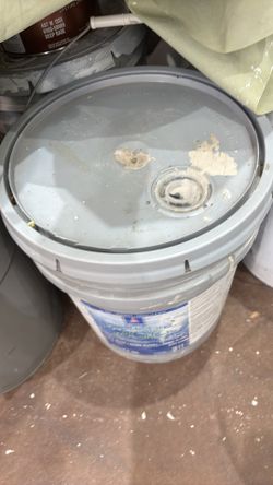 Paint 5 gallon  bucket cream